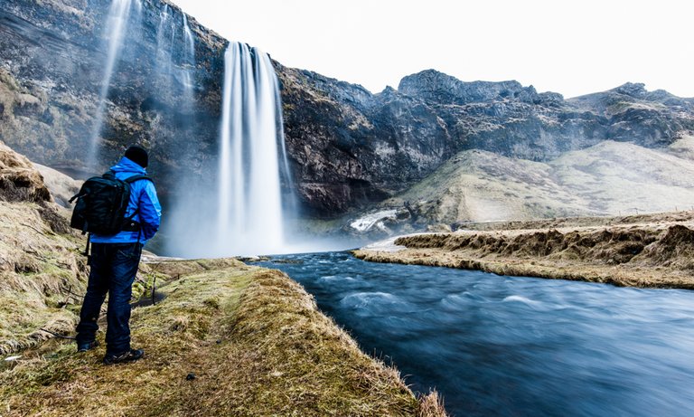 Muji-at-Seljalandsfoss.jpg