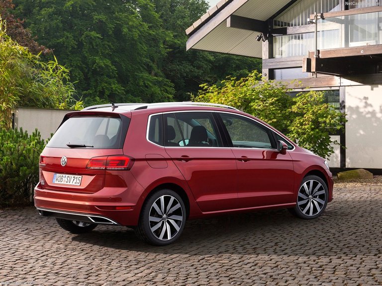 Volkswagen-Golf_Sportsvan-2018-1280-09.jpg