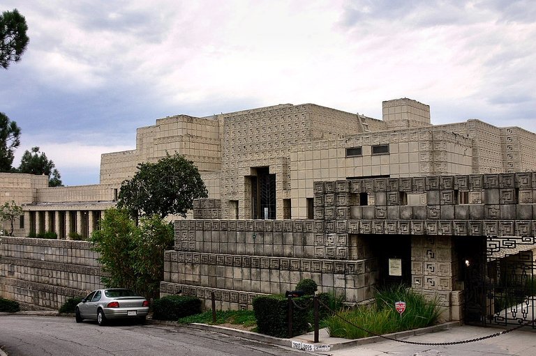 1200px-Ennis_House_front_view_2005.jpg