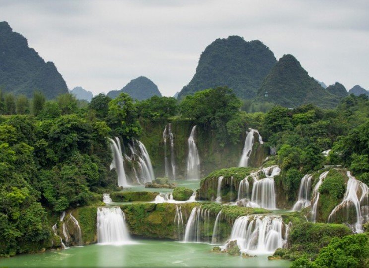 5 Ban Gioc Waterfall, Cao Bang Province, Vietnam.jpg