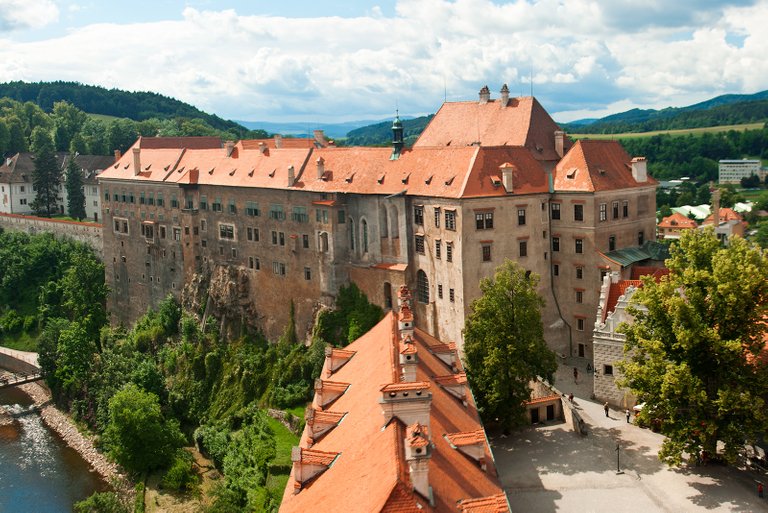 krumlov-castle-02.jpg