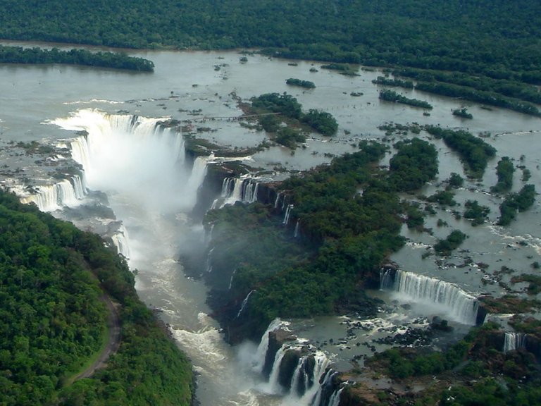 Foz_de_Iguaçu_27_Panorama_Nov_2005.jpg