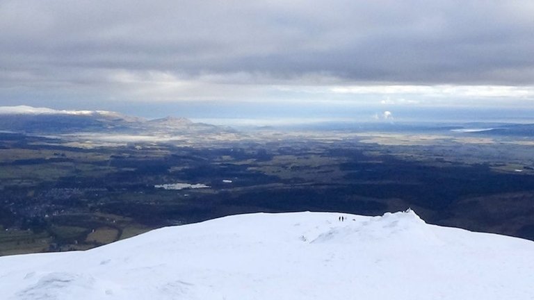 55 Brow of hill with Dumyat and Grangemouth in distance.jpg