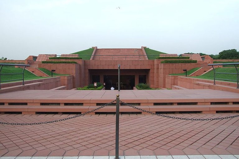 800px-Lotus-Temple-Information-Centre.JPG