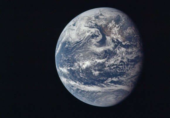Earth-view-from-Apollo-11-e1417484754326-580x404.jpg