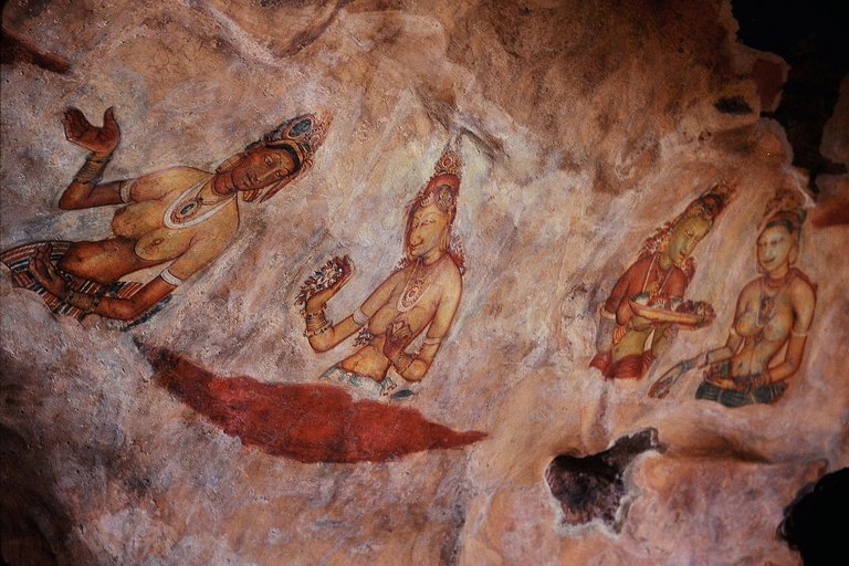 Sigiriya,_Wolkenmädchen_3.jpg