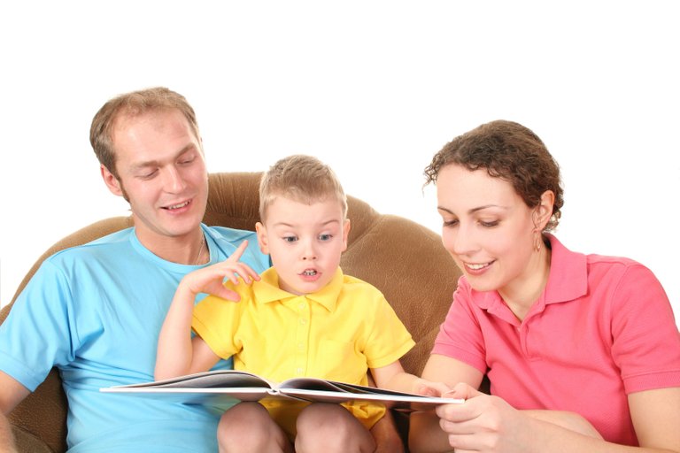 Photoxpress_2762067_FamilyReading.jpg