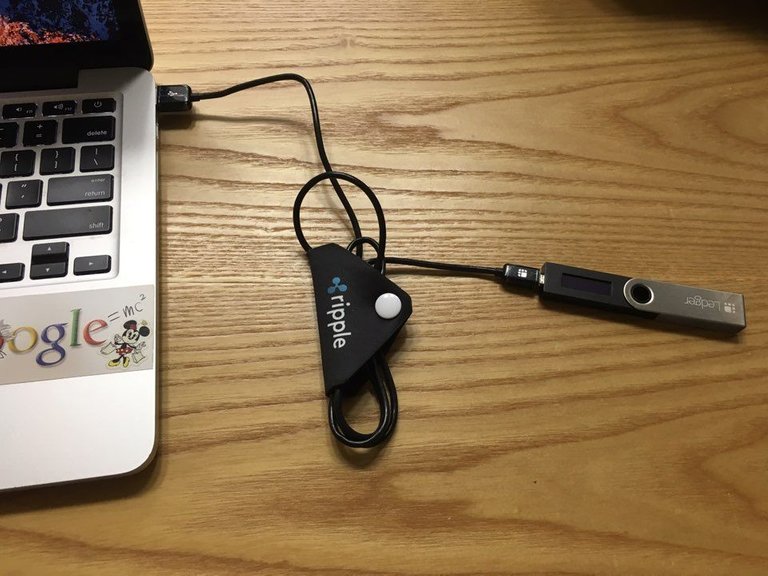 ledger_nano_usb_connecting.jpeg