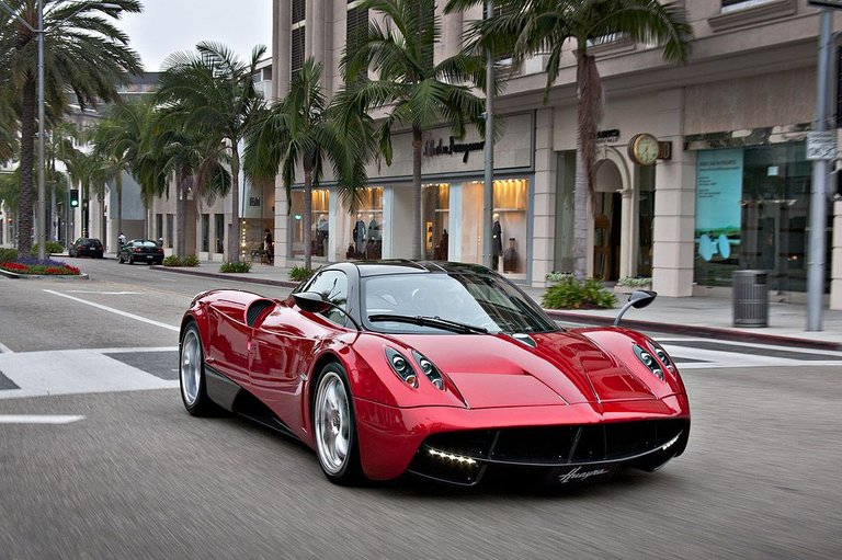 Pagani-Huayra-Red-Photos.jpg