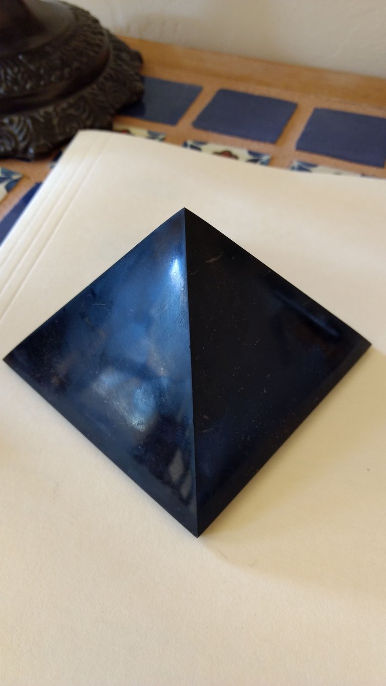 shungite pyramid 2.jpg