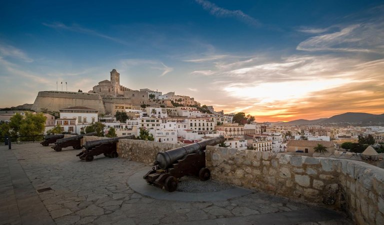 DaltVila_Ibiza_BalearicIslands_Queverenespana.jpg