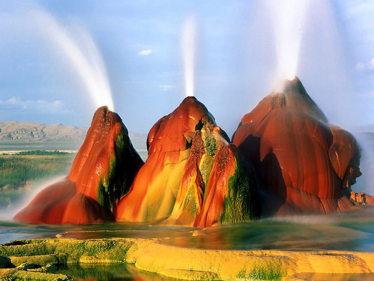 Fly-Geyser-1.jpg