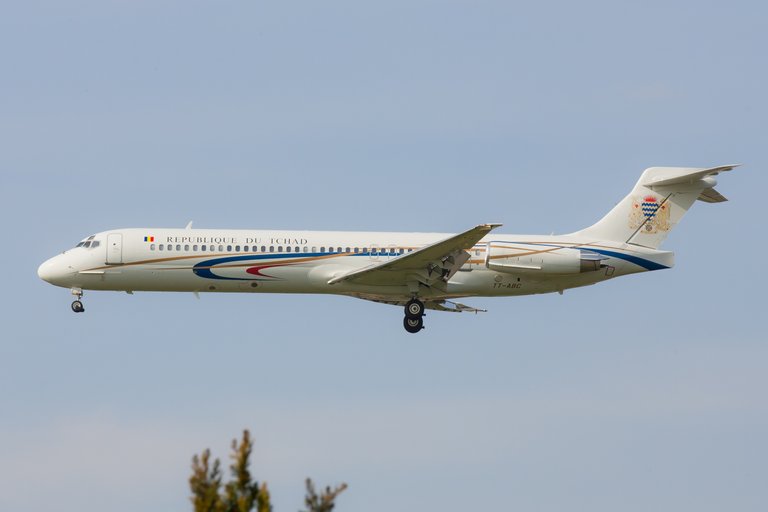 MD-87 TT-ABC Tchad.jpg