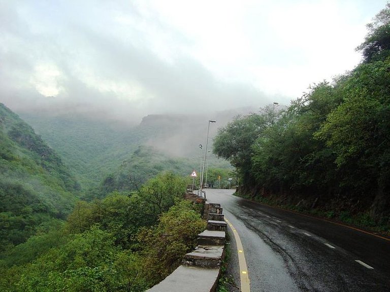 Margalla_Hills_Islamabad.jpg