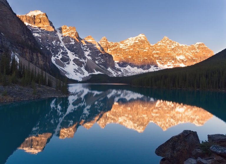 P6240104-sunrise-at-moraine-lake.jpg