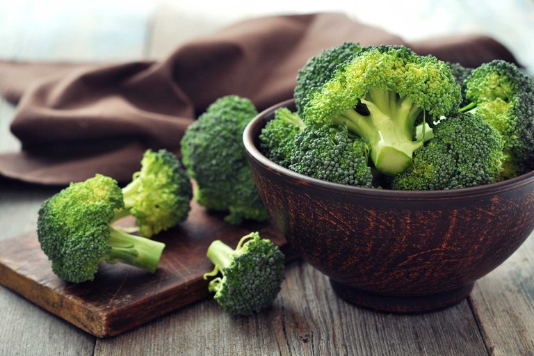 02-foods-prevent-cancer-broccoli.jpg