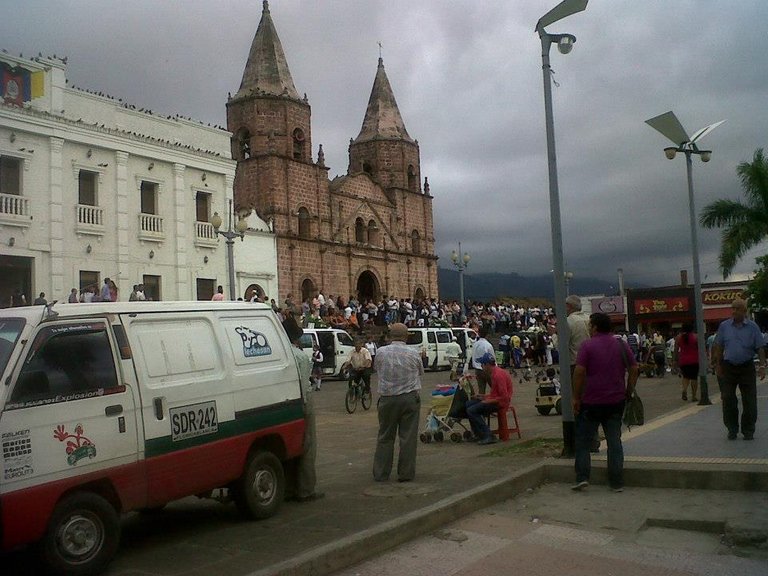 Iglesia del Parque de Piedecuesta.jpg