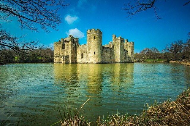 bodiam-castle-944093_640.jpg