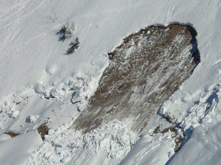 loose-snow-avalanches-16224_1280.jpg