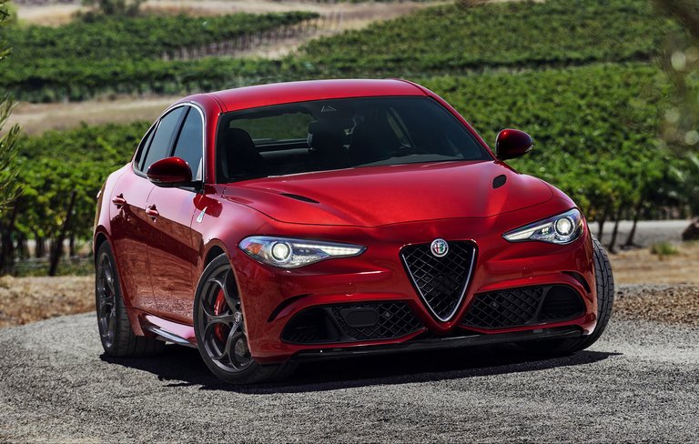 Alfa Romeo Giulia.jpg