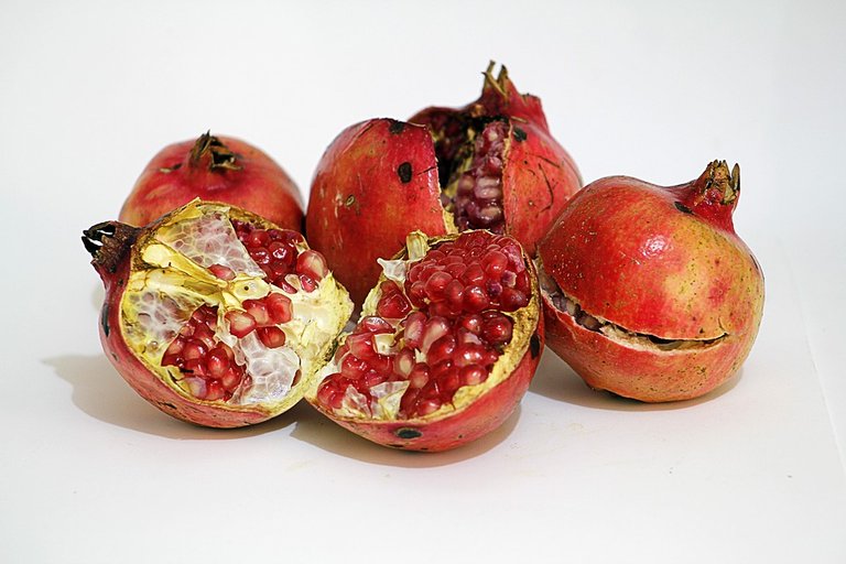 pomegranate-3349840_960_720.jpg