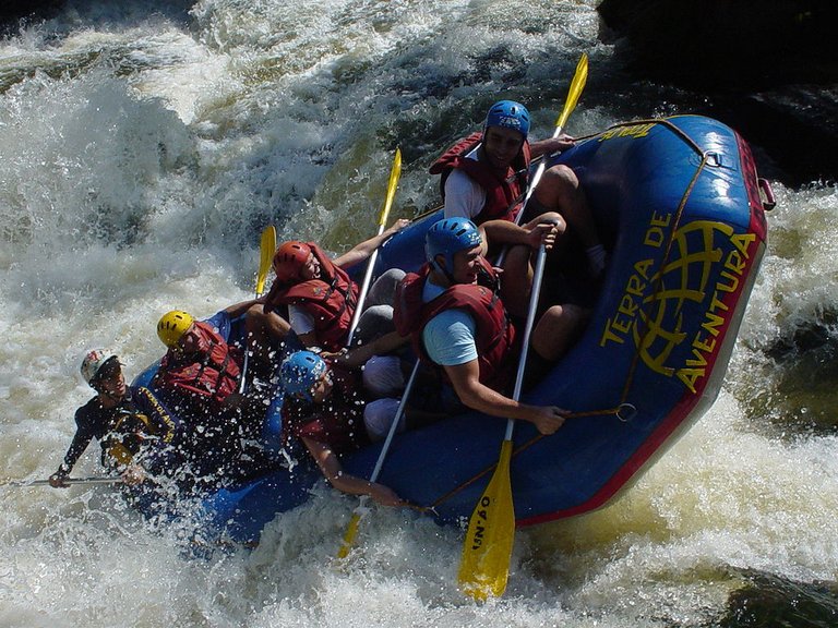 1024px-Rafting_em_Brotas.jpg