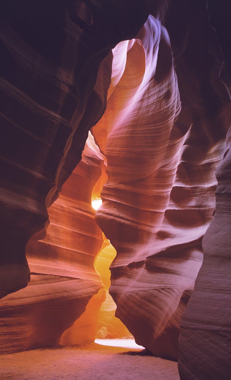 antelope-canyon-1845095_1920.jpg