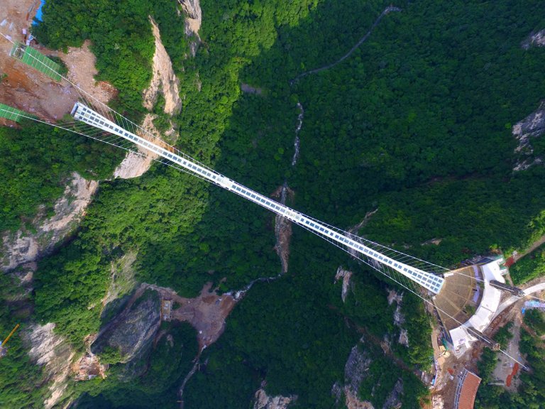 zhangjiajie-grand-canyon-glass-bridge-haim-dotan_dezeen_2364_col_3-1704x1278.jpg