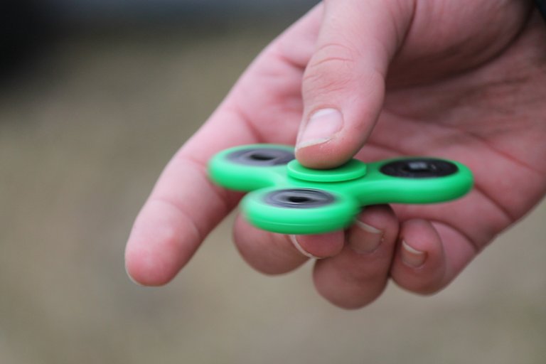 fidget-spinner-2377408_1920.jpg