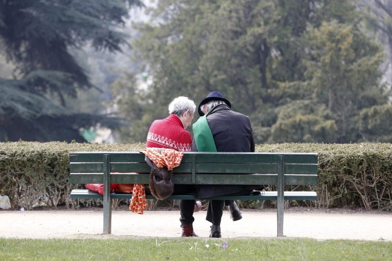 jubilados_parque_paris_peque.jpg