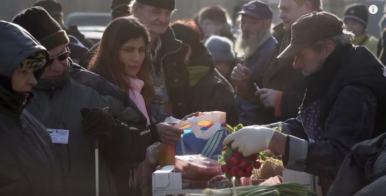 Scharfe Kritik an Essener Tafel  Wegen Integration nehmen sie derzeit nur Deutsche neu auf   YouTube.jpg