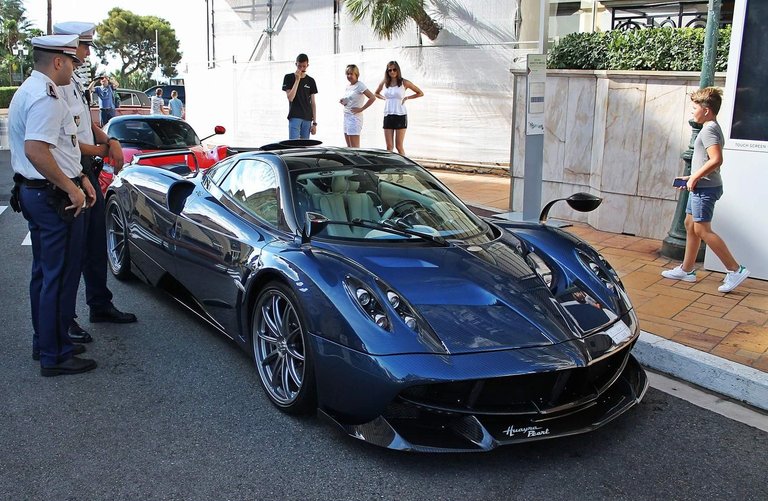 Pagani_Huyara_Pearl.jpg