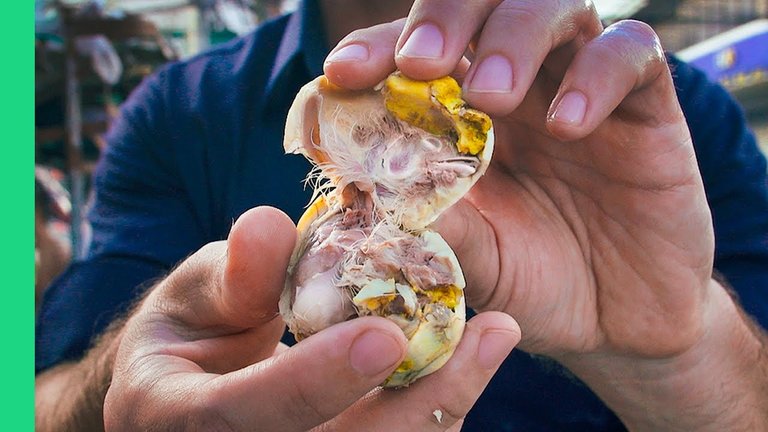 18-working-day-hen-balut-in-cebu-metropolis-colon-street-food-tour.jpg