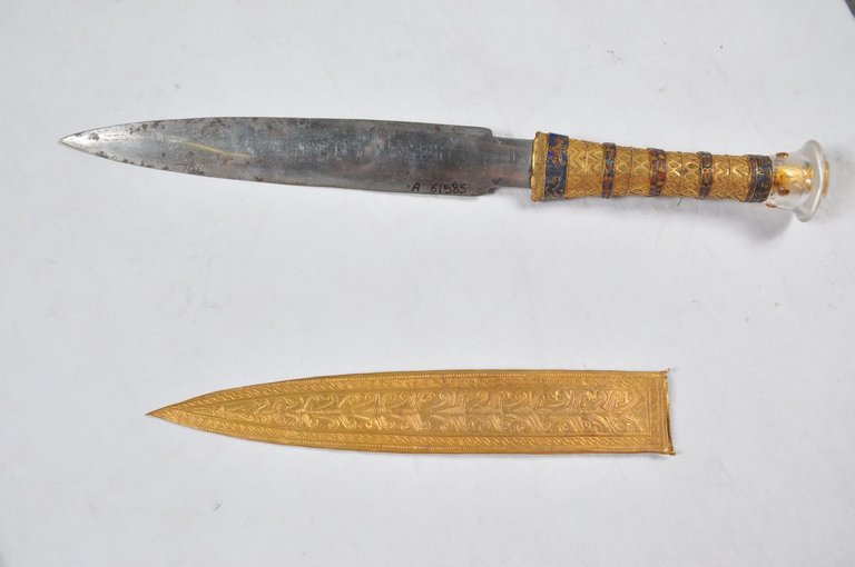 hith-king-tut-dagger-The-iron-dagger-picture-1-resized.jpg