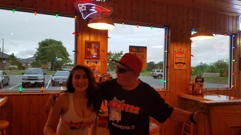 #Hooters.jpg