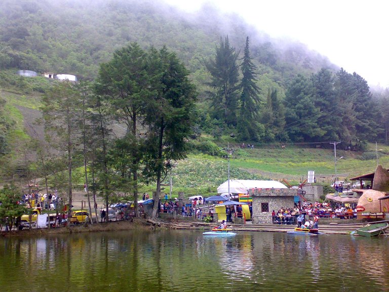 laguna y paisaje.JPG