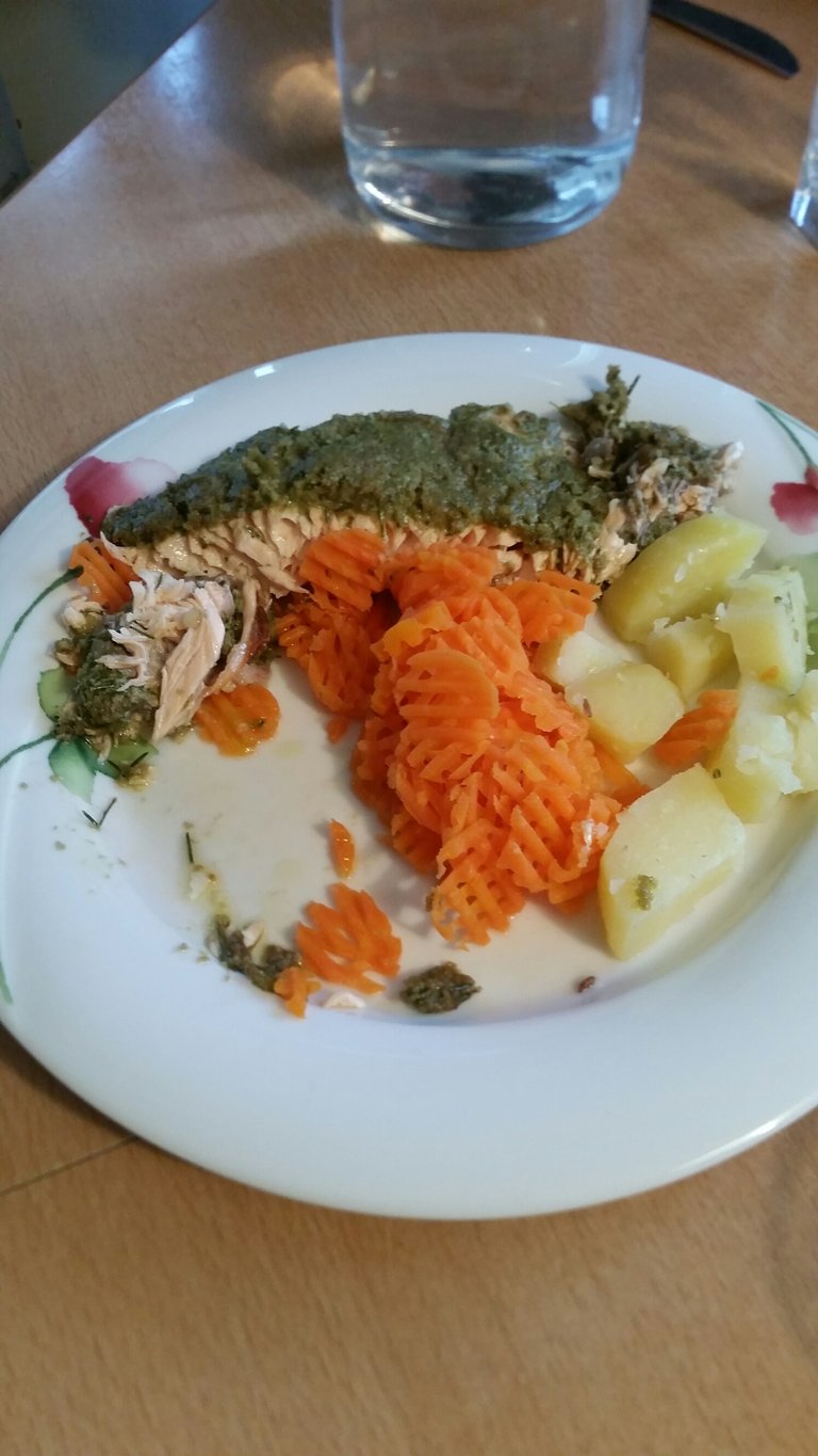 2018 Lachs mit Tannennadeln (1).jpg