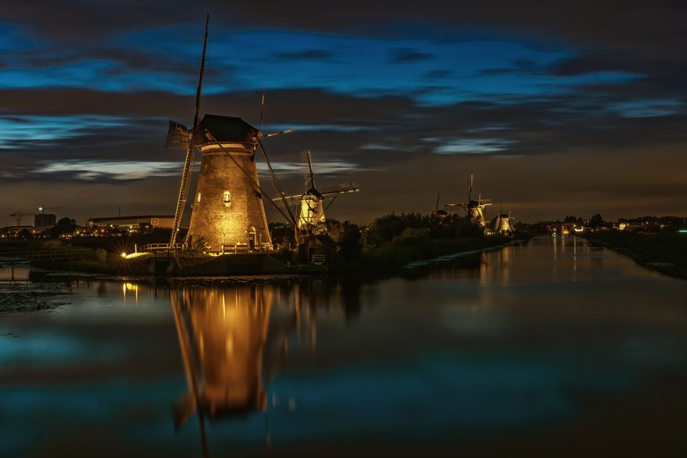 Kinderdijk verlicht (12 van 13).jpg