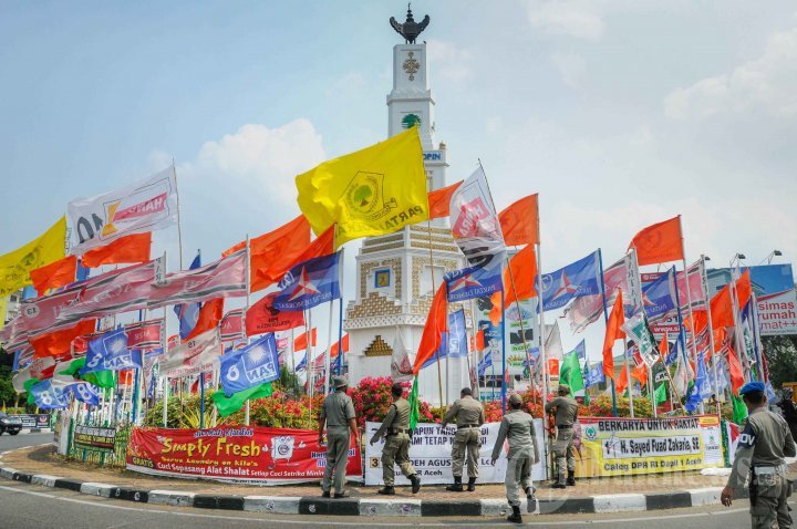 20140327_081408_penertiban-atribut-kampanye-di-banda-aceh.jpg