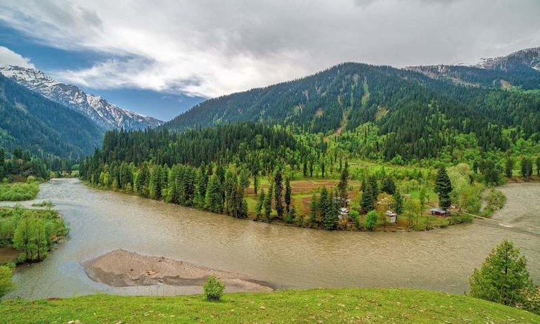 Neelum Valley Azad Kashmir.jpg