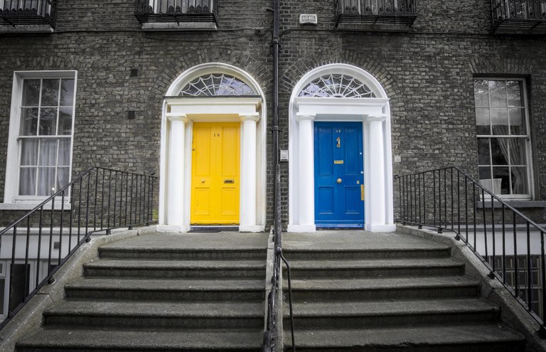 dublin-famous-colorful-doors-422844.jpeg