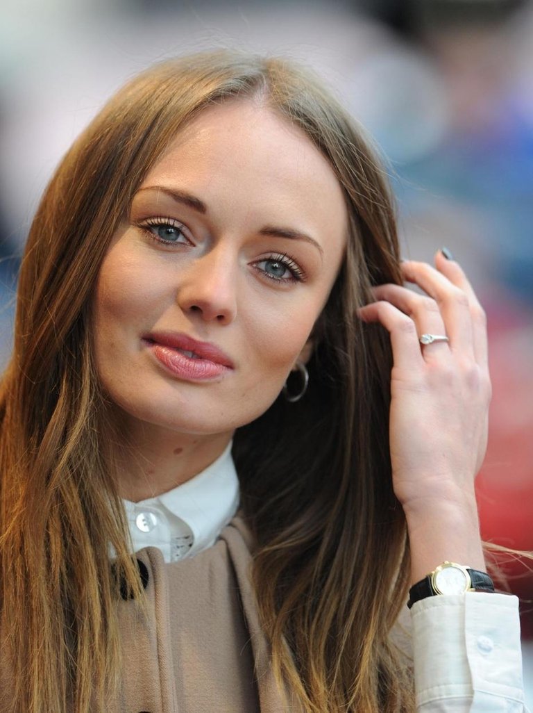 laura-haddock-large-picture-2099140413.jpg