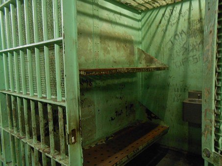 penitentiary-429634__340.jpg