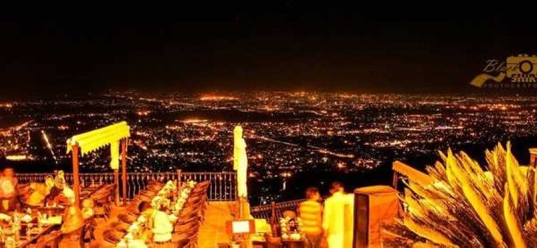 Monal-Restaurant-Islamabad1-864x400_c.jpg