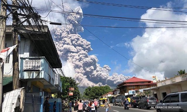 Mayon-Eruption_3_CNNPH.jpg