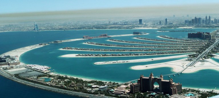 Atlantis_auf_Palm_Jumeirah_-_أتلانتيس_في_نخلة_جميرا_-_panoramio.jpg