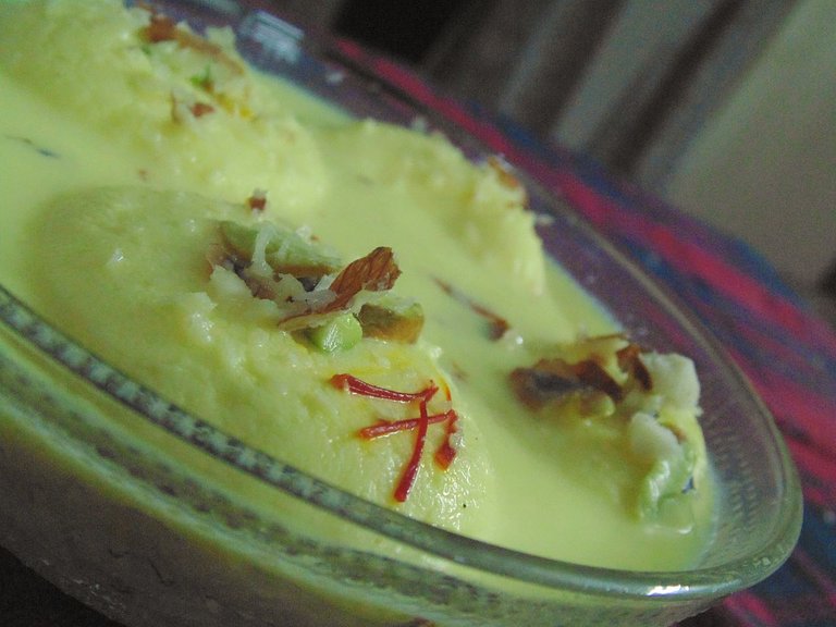 Rasmalai,_Indian_Dessert.jpg