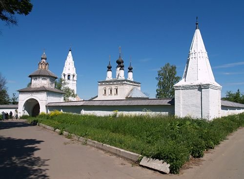 Alexadrovsky_Monastery_Suzdal.jpg