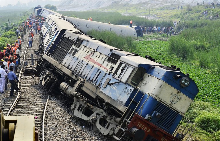 Train-derailed.jpg