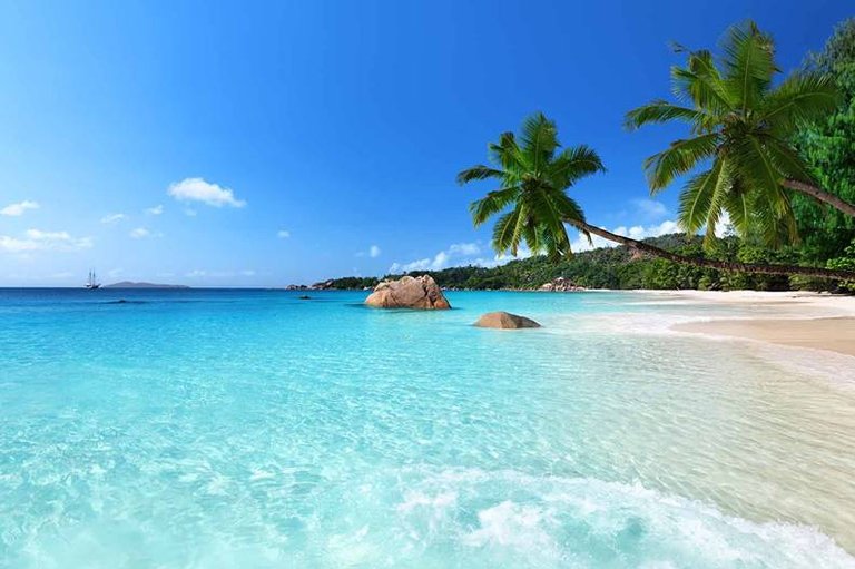 seychelles-praslin-beach.jpg